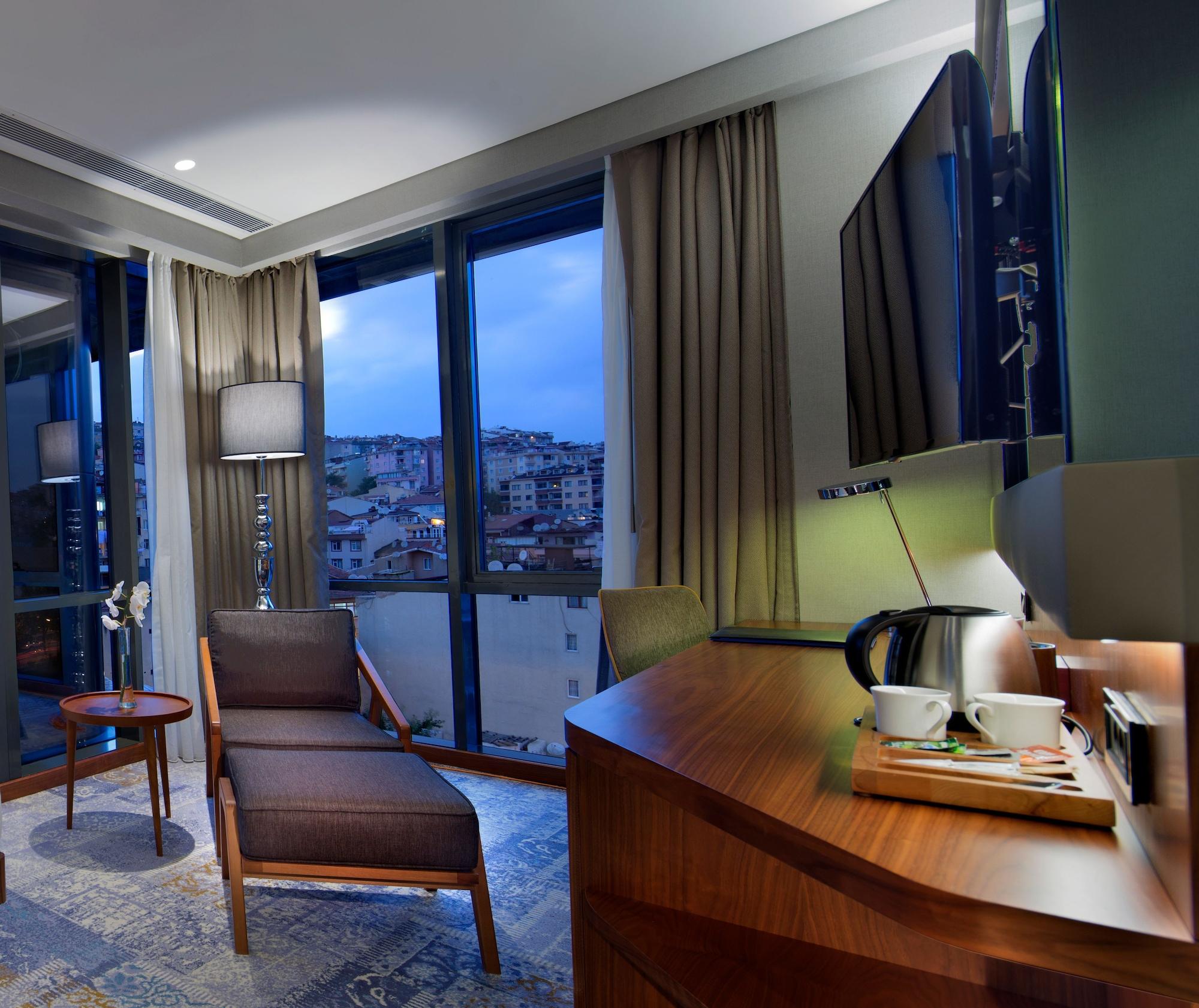 Отель Doubletree By Hilton Istanbul - Piyalepasa Экстерьер фото A room at the hotel
