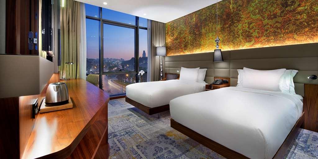 Отель Doubletree By Hilton Istanbul - Piyalepasa Экстерьер фото