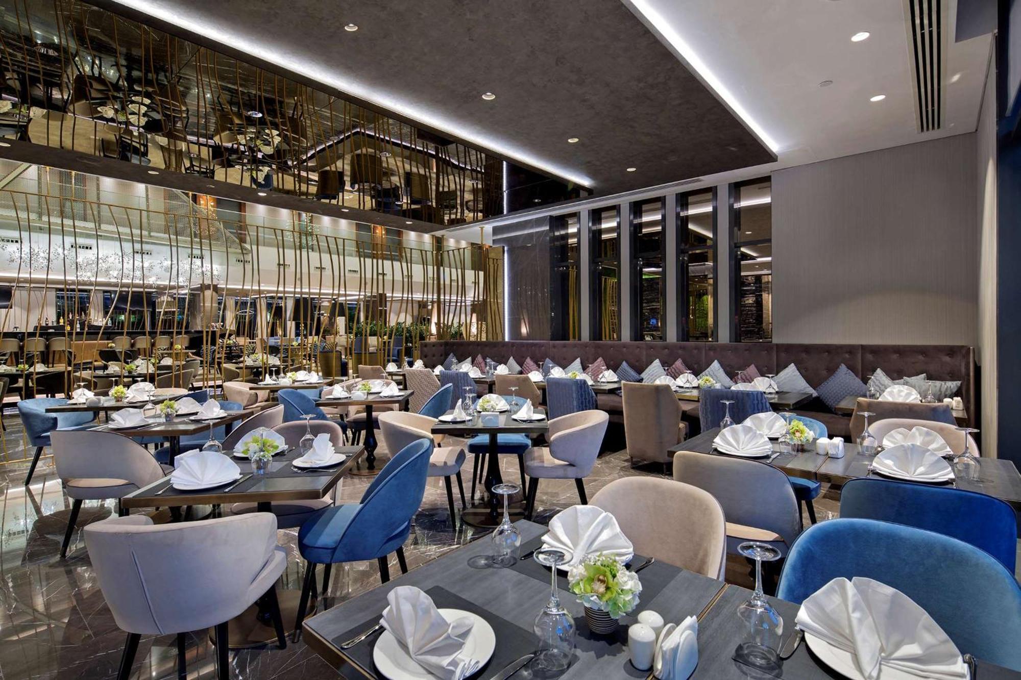 Отель Doubletree By Hilton Istanbul - Piyalepasa Экстерьер фото The interior of the restaurant