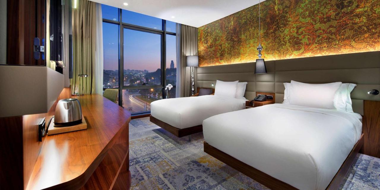 Отель Doubletree By Hilton Istanbul - Piyalepasa Экстерьер фото Deluxe Room